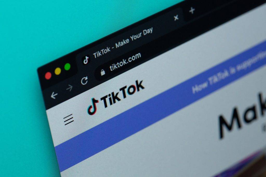 TikTok & les réseaux sociaux et l'importance de suivre les tendances, et les changements d'algorithme pour votre marketing digital.